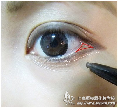 初學(xué)者如何畫眼線？怎樣畫出楚楚動人惹人憐愛的大眼睛？