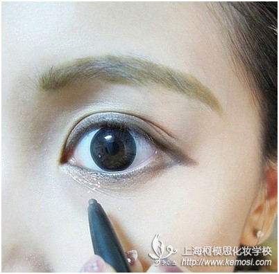 初學(xué)者如何畫眼線？怎樣畫出楚楚動人惹人憐愛的大眼睛？