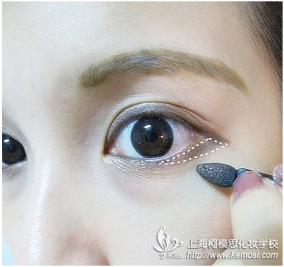 初學(xué)者如何畫眼線？怎樣畫出楚楚動人惹人憐愛的大眼睛？
