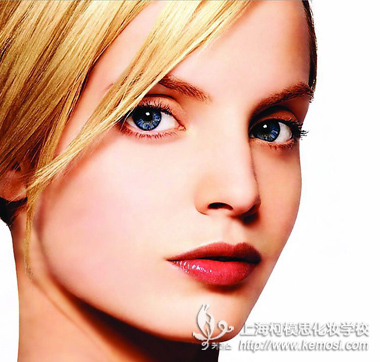 如何化彩妝？要學化彩妝哪里最好？