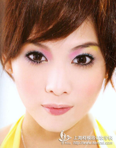 如何化彩妝？要學化彩妝哪里最好？