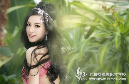 眼線液怎么用？教你實用眼線液使用技巧，變身電眼美女