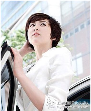 職場(chǎng)白領(lǐng)如何化妝？職業(yè)干練又不失溫柔的白領(lǐng)妝容任君選擇
