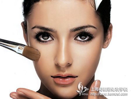 白領(lǐng)如何快速化妝？教你五分鐘輕松打造白領(lǐng)妝容之1分鐘搞定底妝
