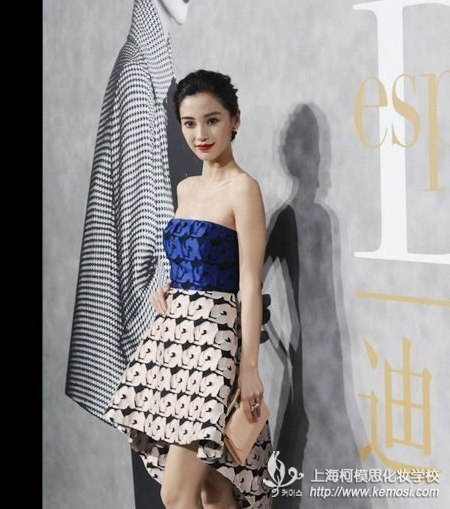 唇妝怎么畫(huà)？什么樣的女生適合畫(huà)大紅唇呢？之Angelababy