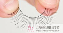 聚會(huì)時(shí)怎么貼假睫毛才舒適？教你妙招貼出舒適假睫毛