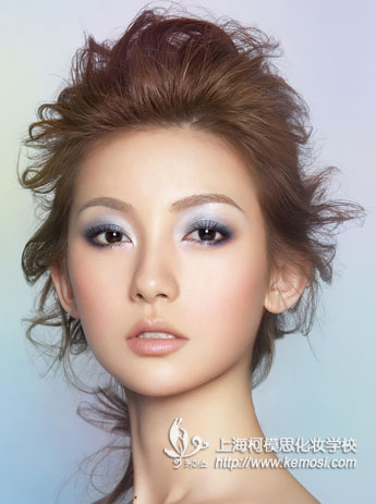 學彩妝不分年齡_上?？履Ｋ蓟瘖y學校