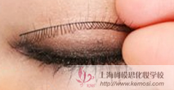 聚會(huì)時(shí)怎么貼假睫毛才舒適？教你妙招貼出舒適假睫毛