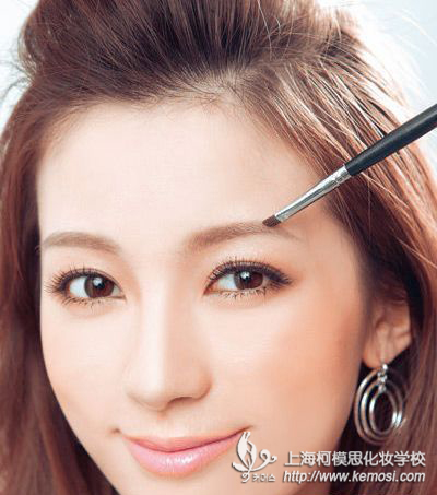 舞臺(tái)妝的畫(huà)法之畫(huà)眉