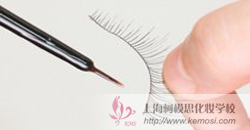 聚會(huì)時(shí)怎么貼假睫毛才舒適？教你妙招貼出舒適假睫毛
