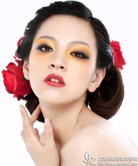 學化妝有前途嗎之花容月貌