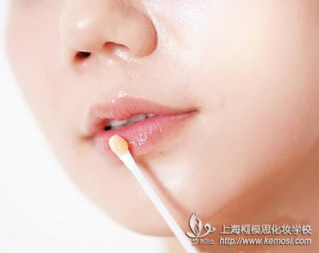 想瘦臉，不如化瘦臉妝代替打瘦臉針_瘦臉妝如何畫之化唇妝