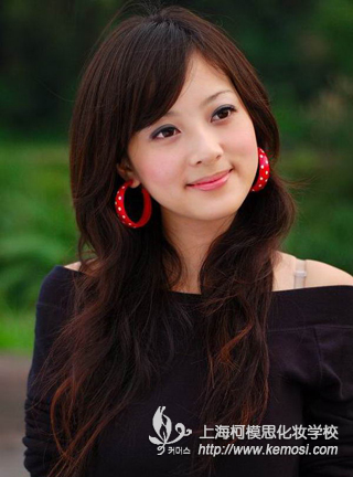化妝師另辟發(fā)展路徑選擇創(chuàng)業(yè)
