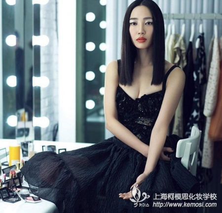 唇妝怎么畫(huà)？什么樣的女生適合畫(huà)大紅唇呢？之白百合