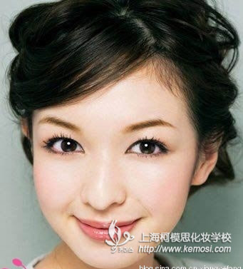 怎樣化眼妝_上?？履Ｋ蓟瘖y學校