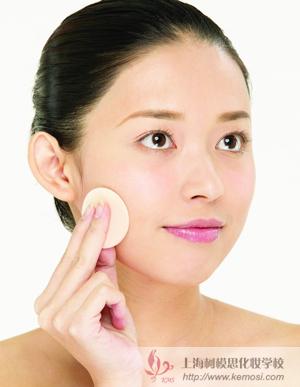 知名化妝師詳述必備化妝品和化妝工具（一）