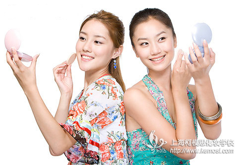 偏黃肌膚彩妝有什么技巧呢_上海柯模思化妝學(xué)校