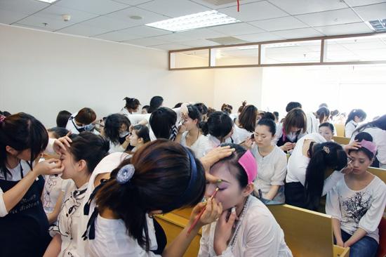 韓國化妝師等級(jí)證書考試現(xiàn)場(chǎng)