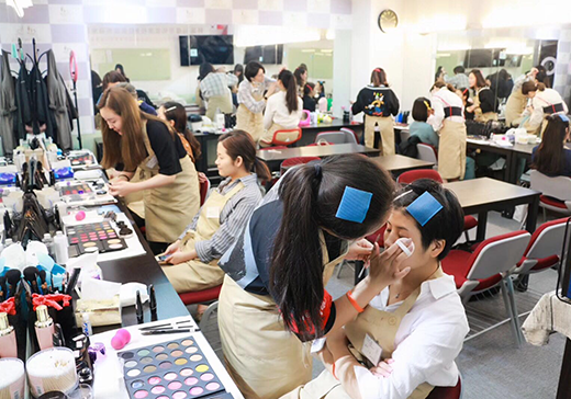 政府補貼化妝學校