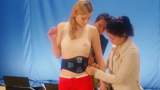 腰腹減肥健身器廣告拍攝化妝