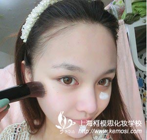 如何化裸妝_化裸妝步驟