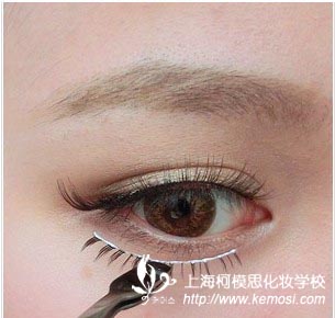 如何化裸妝_化裸妝步驟